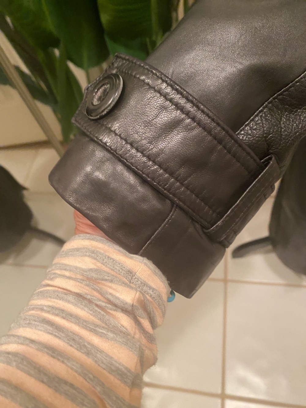 Classic Black Leather Trench Coat - Women - Picture 4 of 10